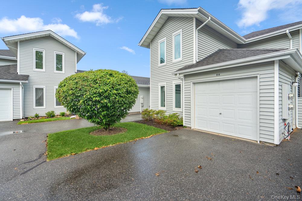 914 Fenway Road, Saint James, NY 11780