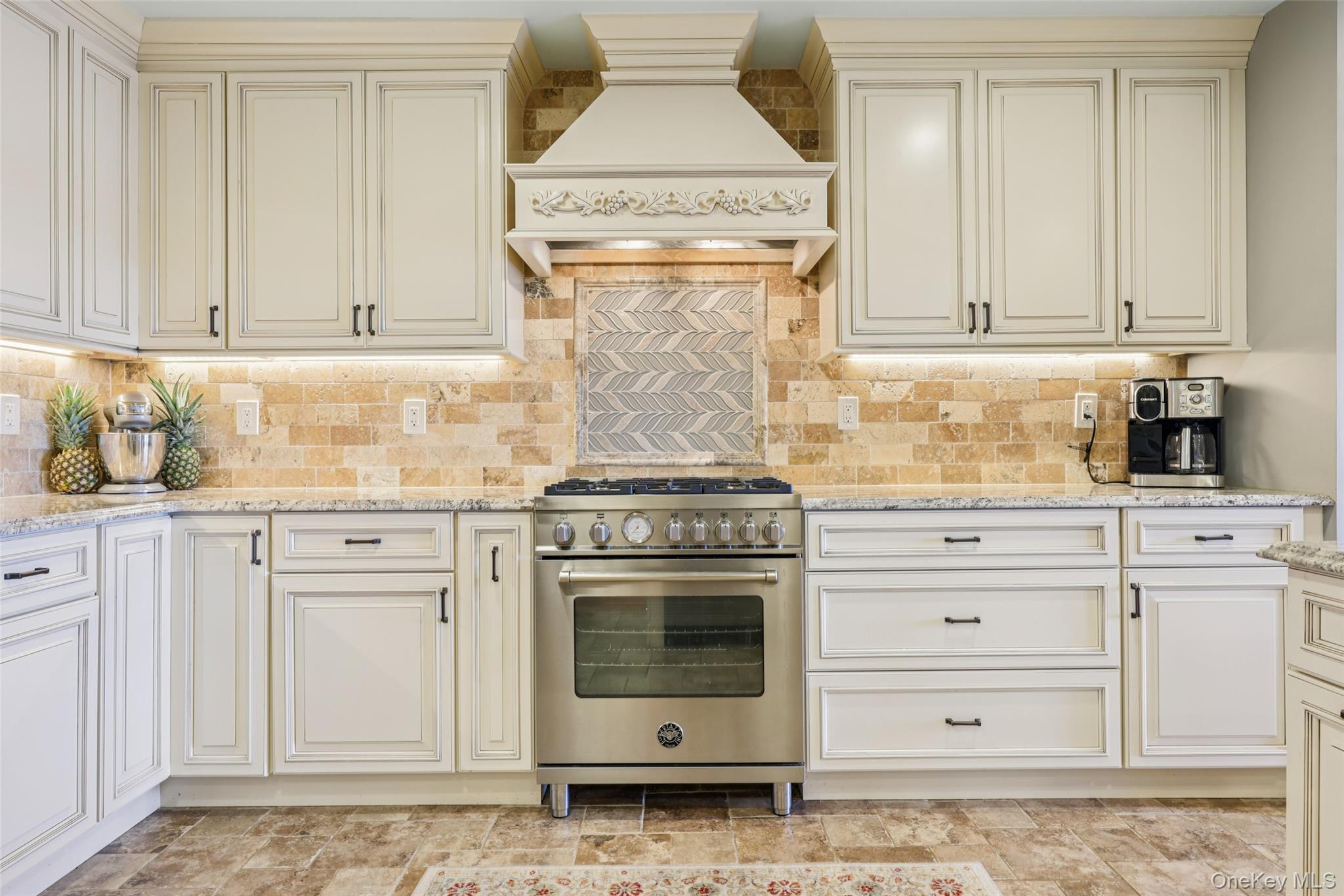 12 Omni Parc Drive, Nanuet, NY 10954