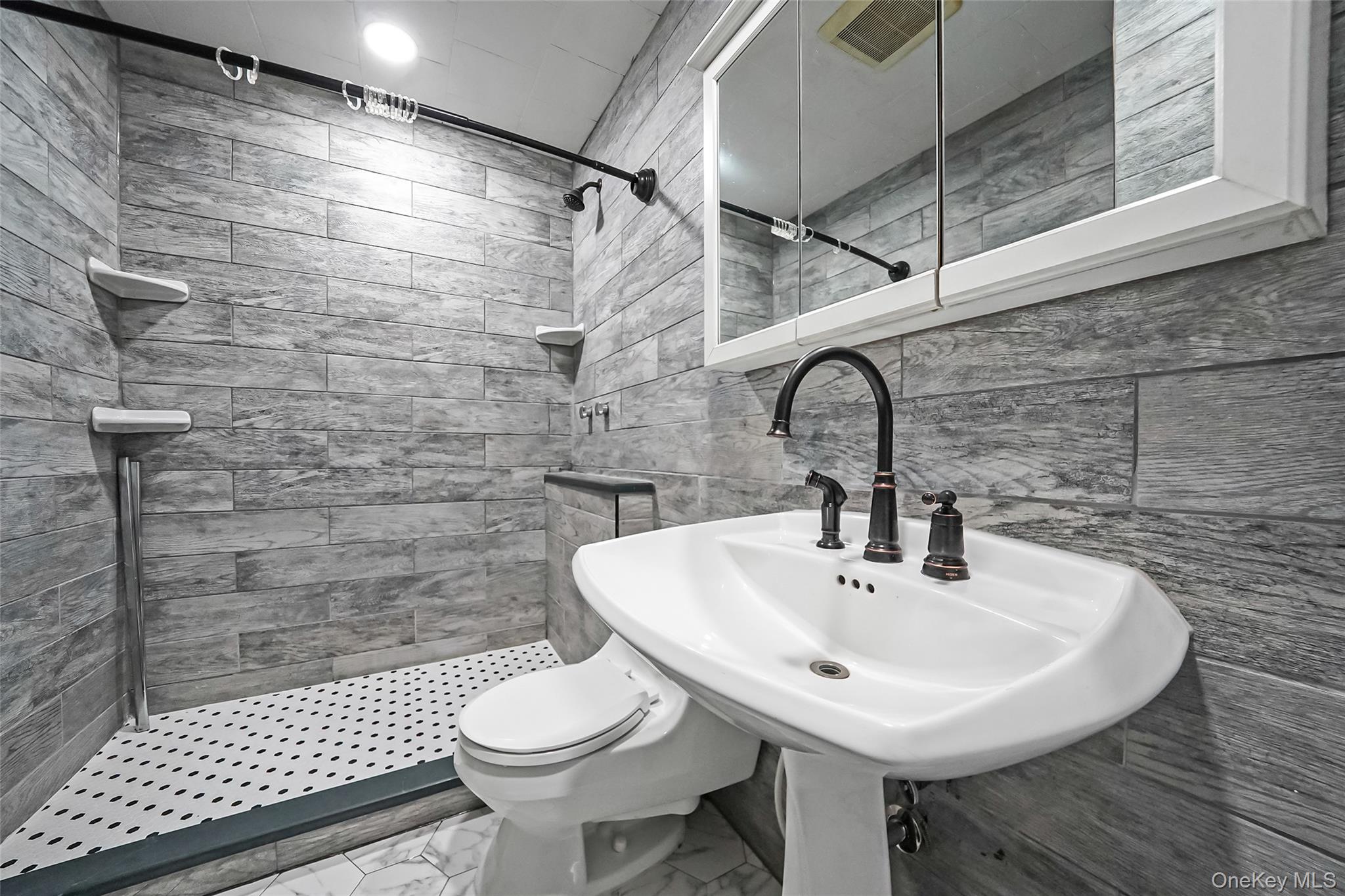 6915 Loubet, Forest Hills, NY 11375