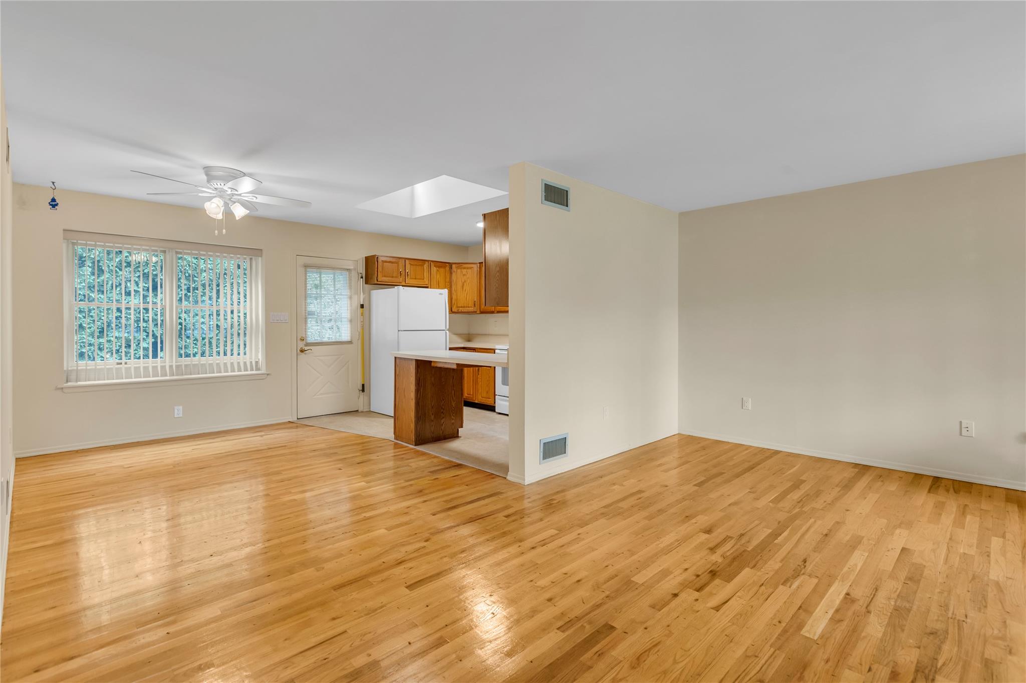 5 Primrose Lane, North Babylon, NY 11703