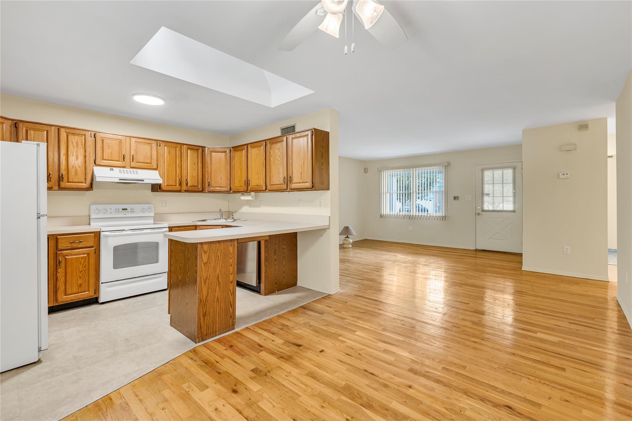 5 Primrose Lane, North Babylon, NY 11703