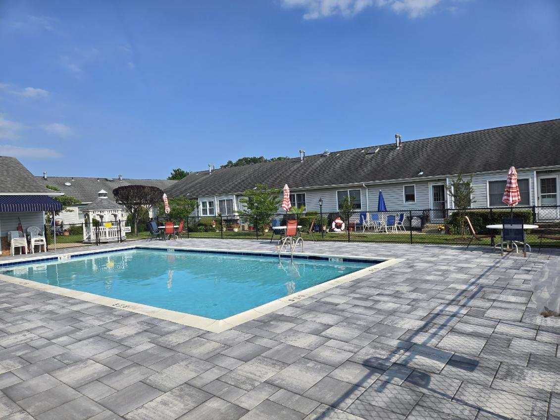 5 Primrose Lane, North Babylon, NY 11703