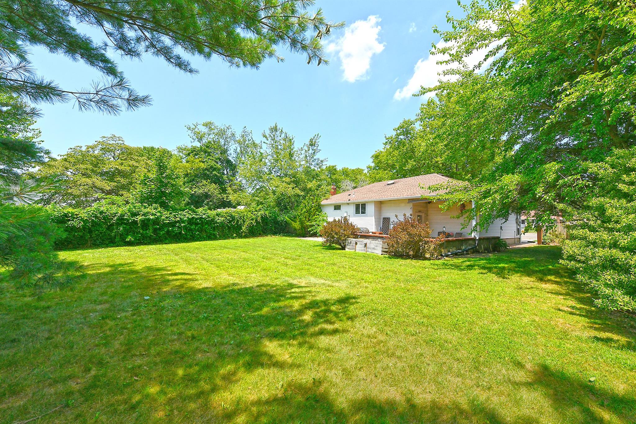 10 Emily Court, Greenlawn, NY 11740