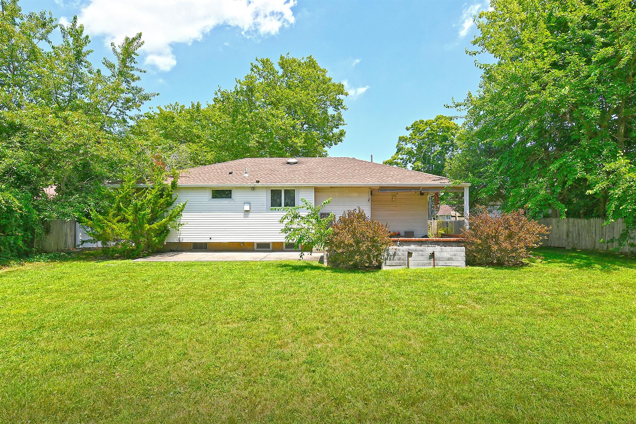 10 Emily Court, Greenlawn, NY 11740