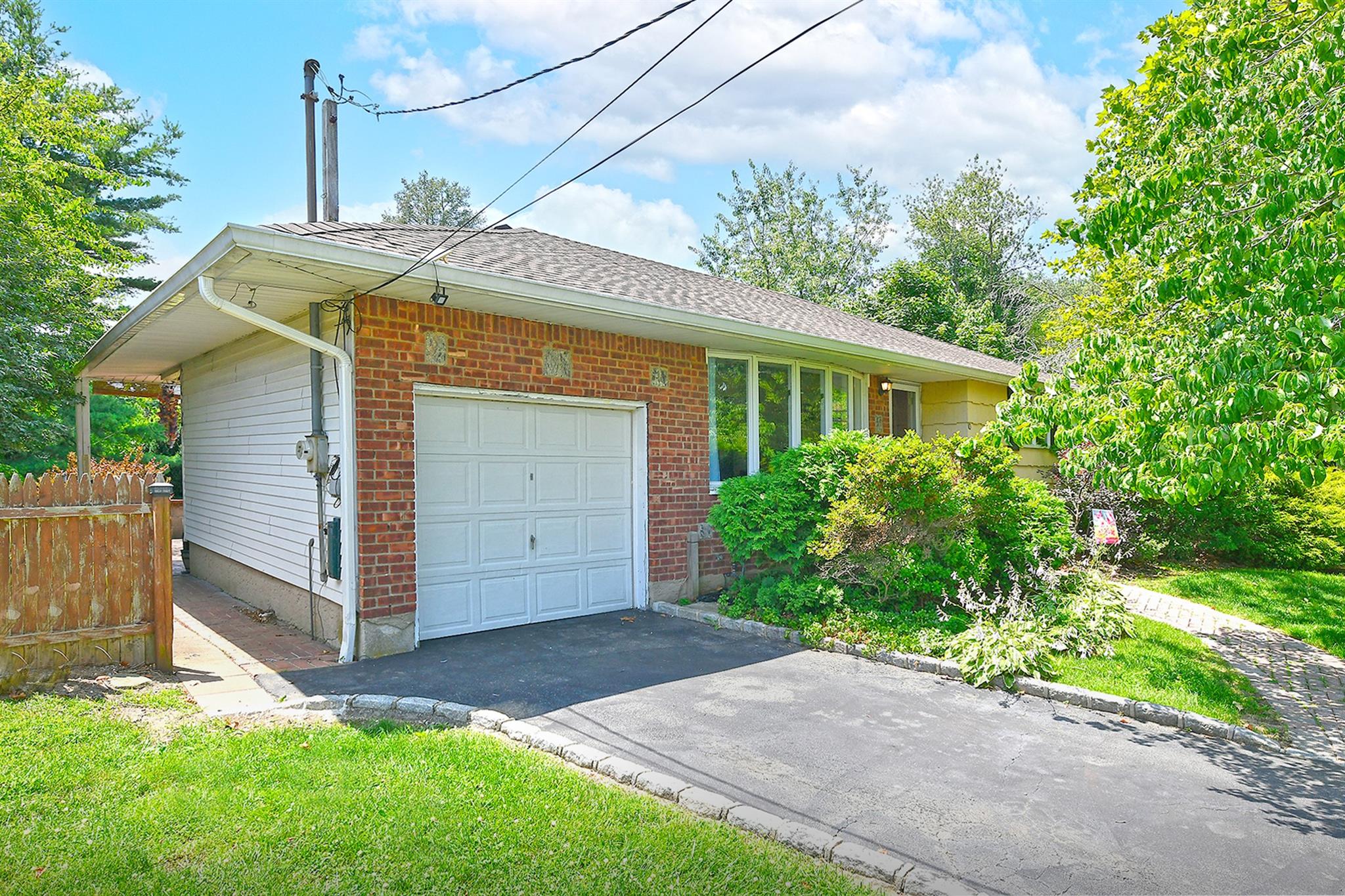 10 Emily Court, Greenlawn, NY 11740