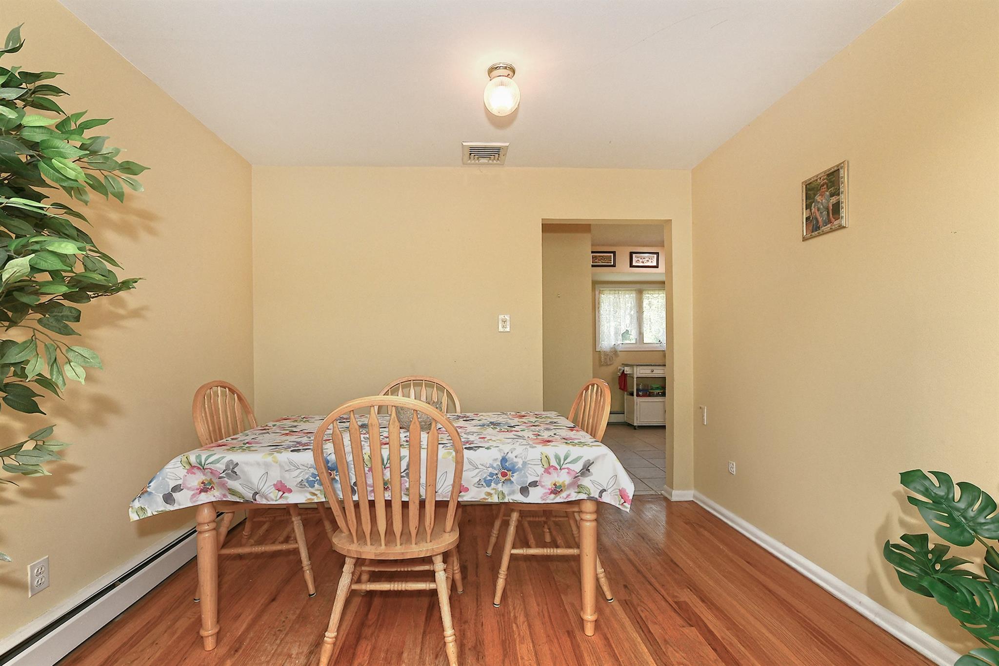10 Emily Court, Greenlawn, NY 11740