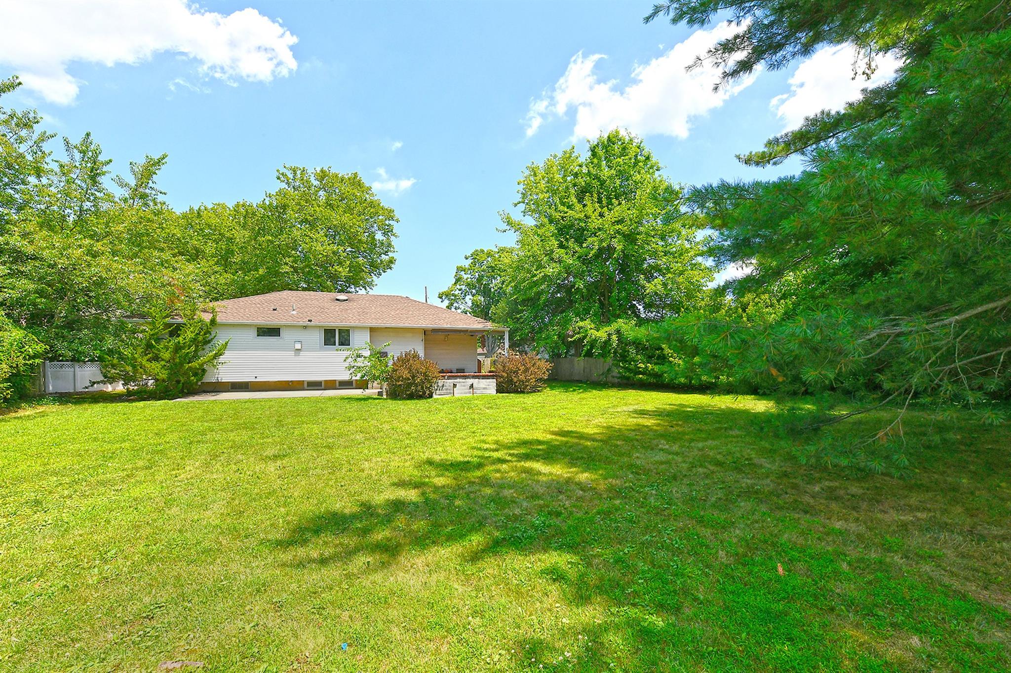 10 Emily Court, Greenlawn, NY 11740