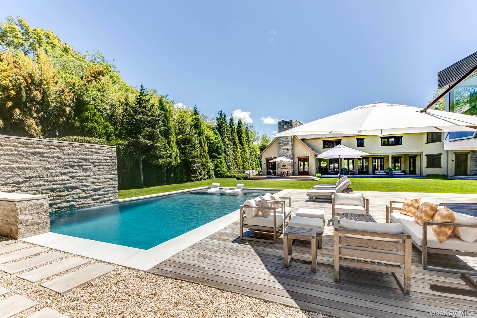 15 Eastway Drive, Southampton, NY 11968