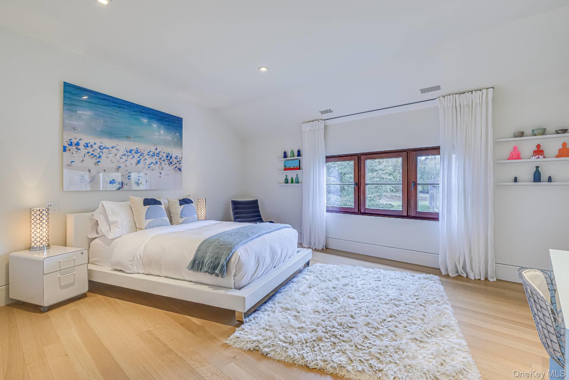 15 Eastway Drive, Southampton, NY 11968