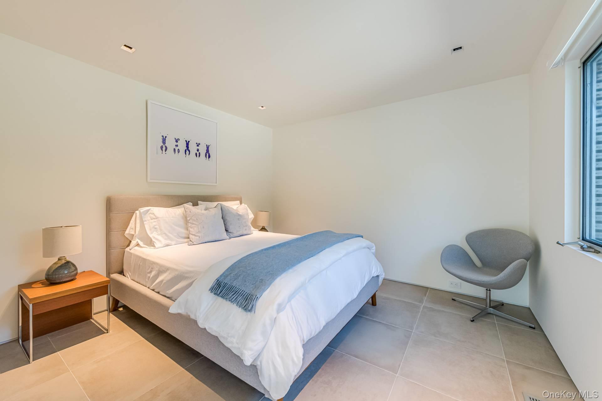 15 Eastway Drive, Southampton, NY 11968