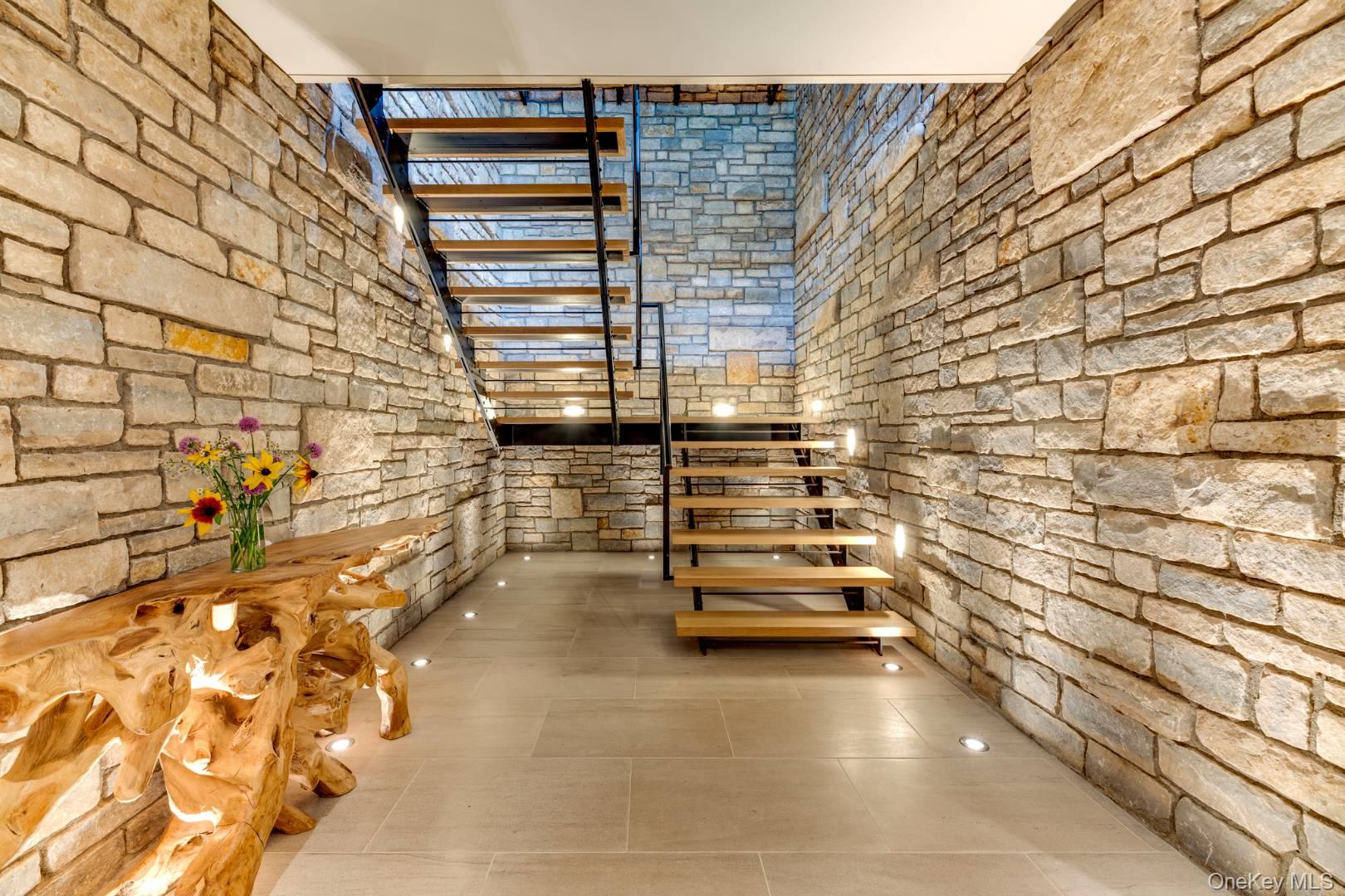 15 Eastway Drive, Southampton, NY 11968