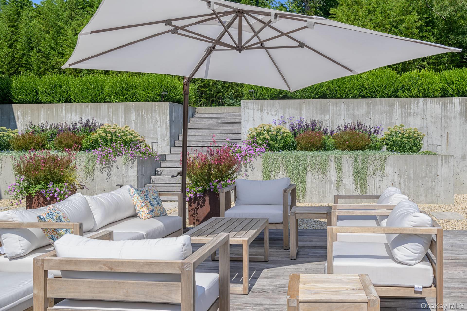 15 Eastway Drive, Southampton, NY 11968