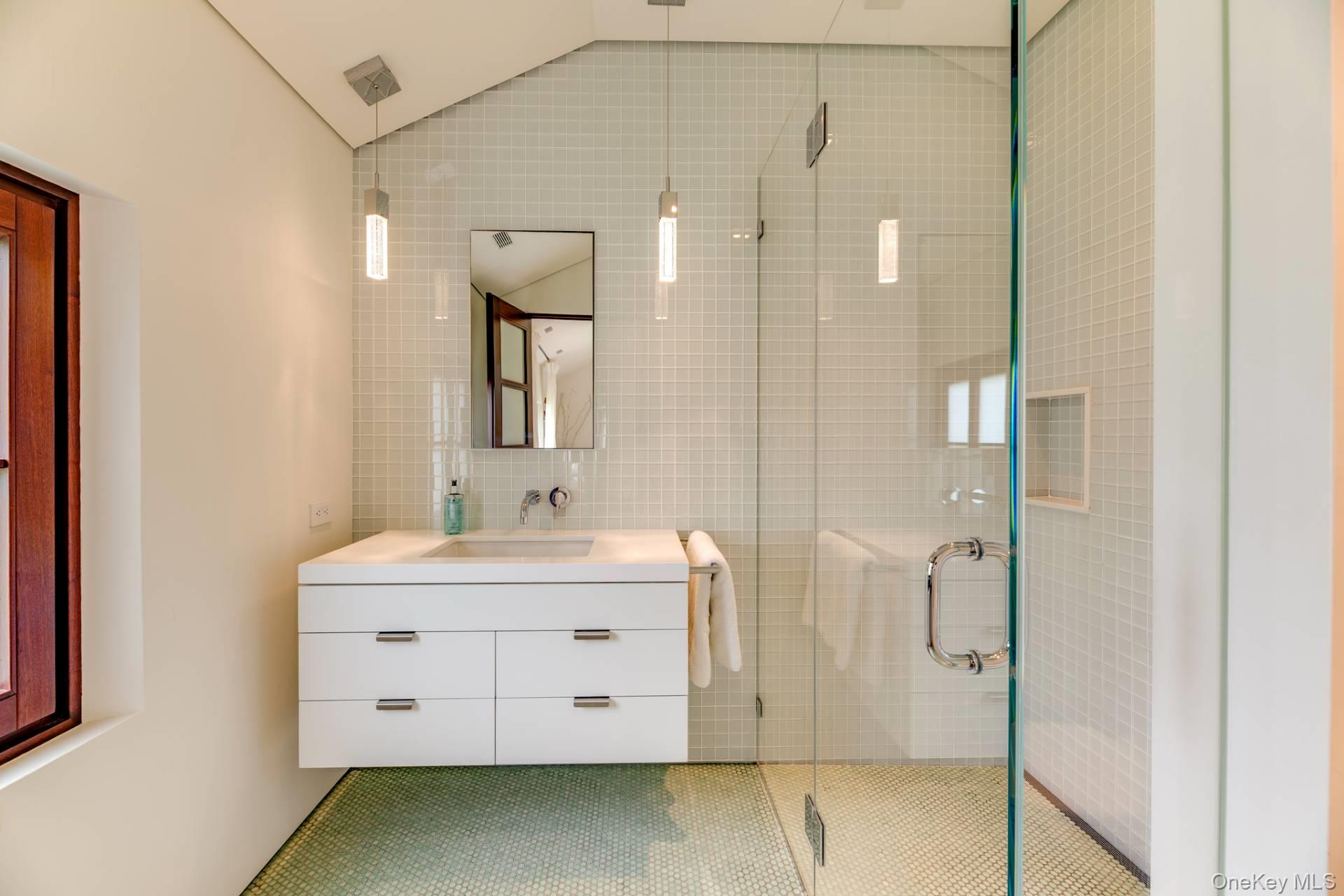 15 Eastway Drive, Southampton, NY 11968