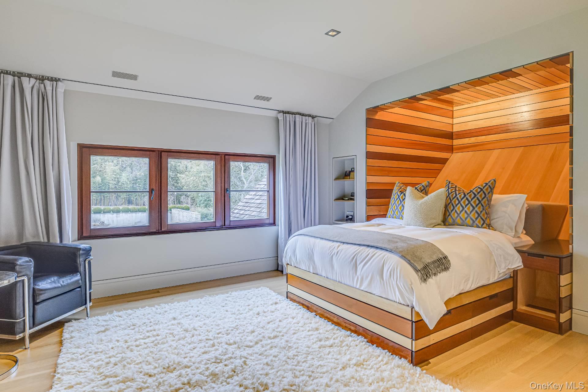 15 Eastway Drive, Southampton, NY 11968