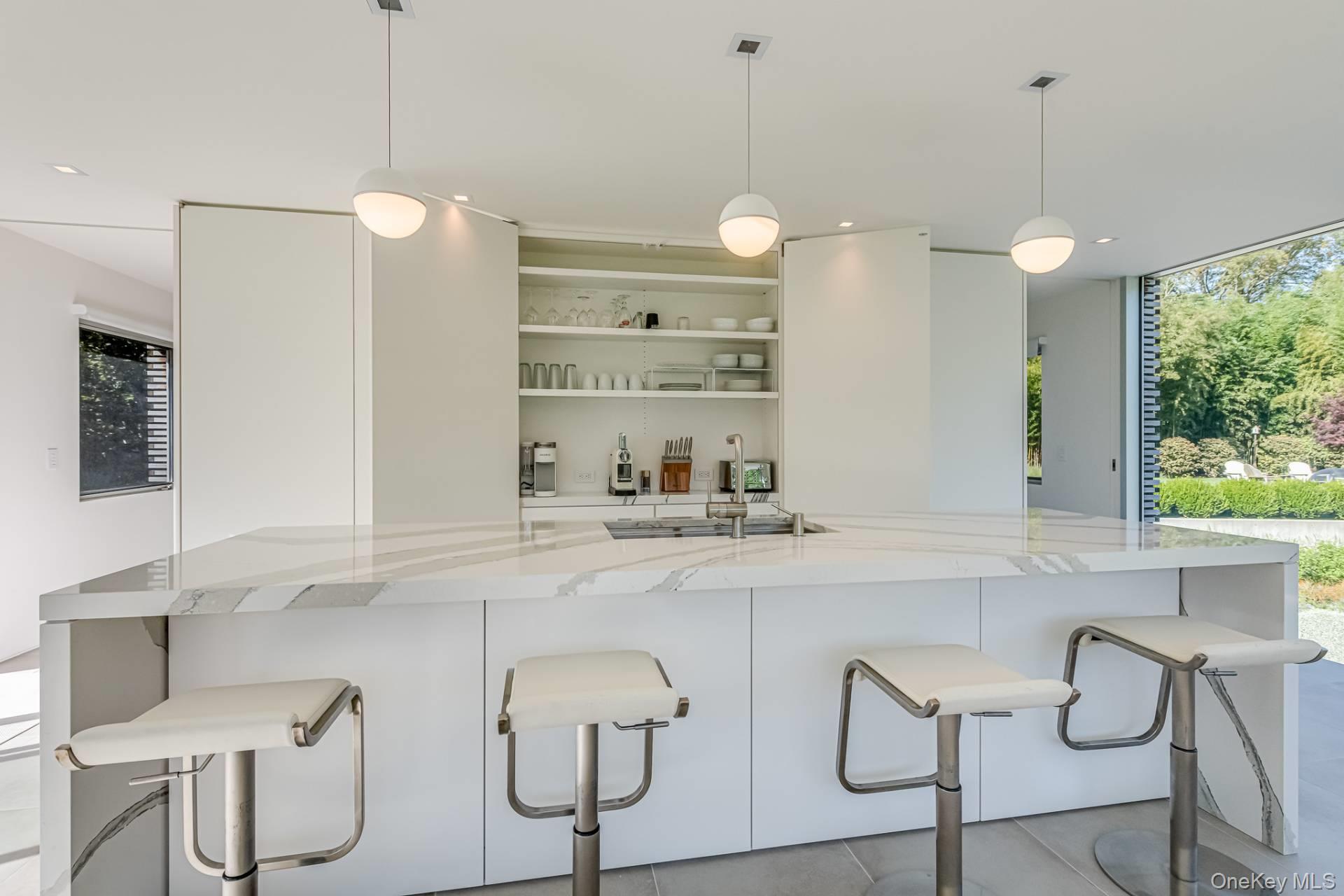 15 Eastway Drive, Southampton, NY 11968