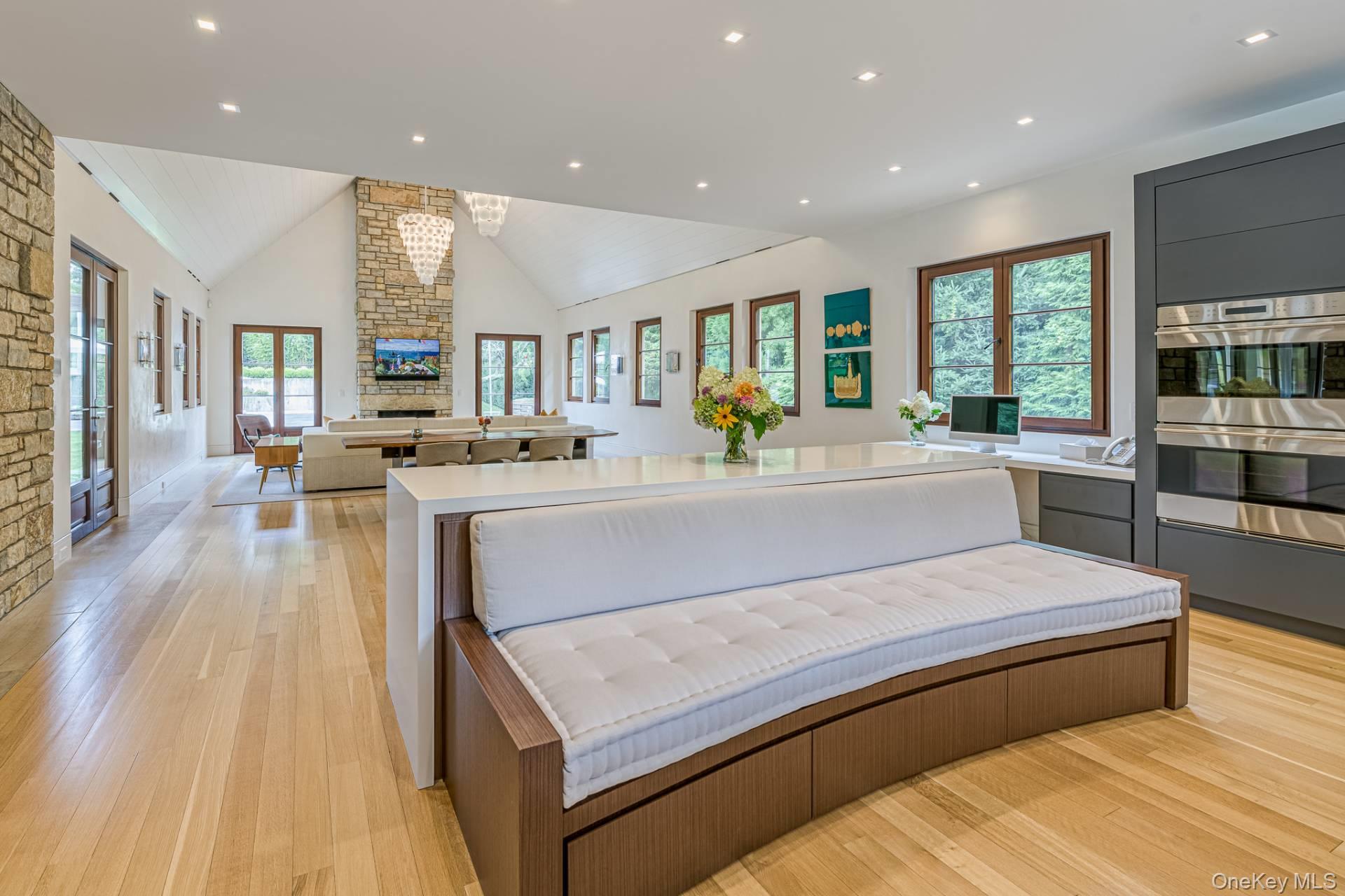 15 Eastway Drive, Southampton, NY 11968