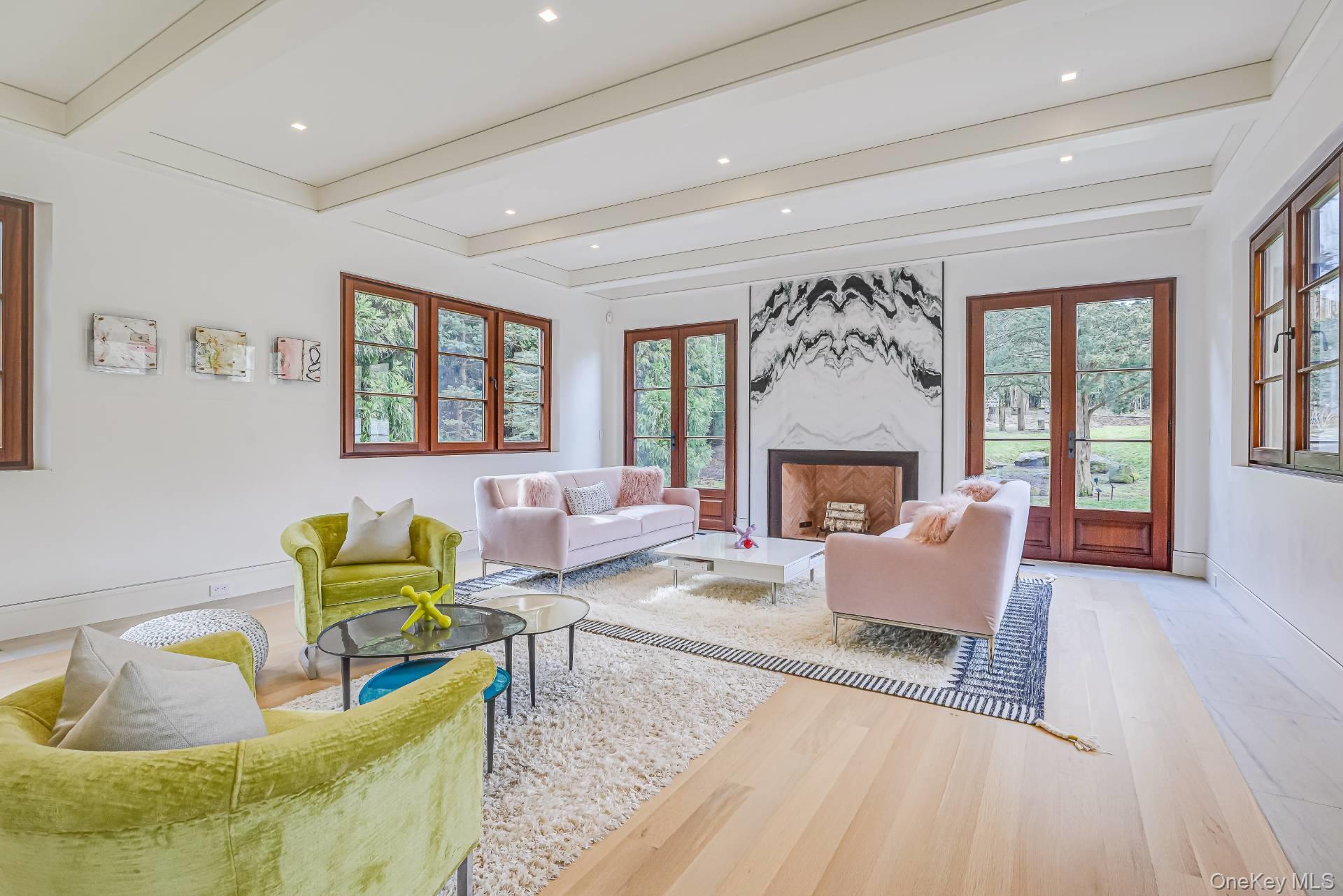 15 Eastway Drive, Southampton, NY 11968