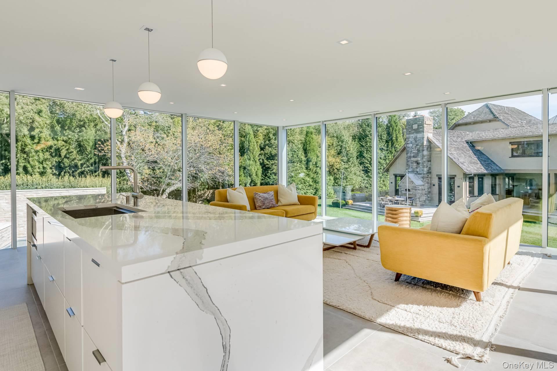 15 Eastway Drive, Southampton, NY 11968