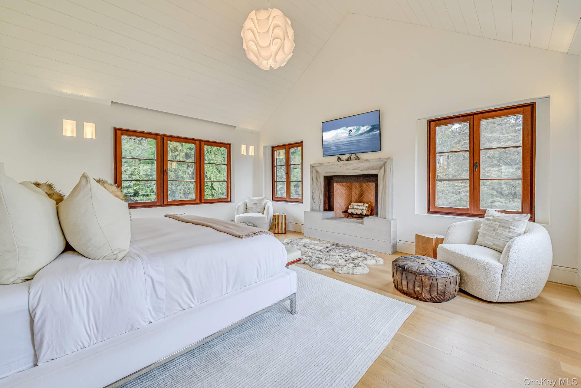 15 Eastway Drive, Southampton, NY 11968