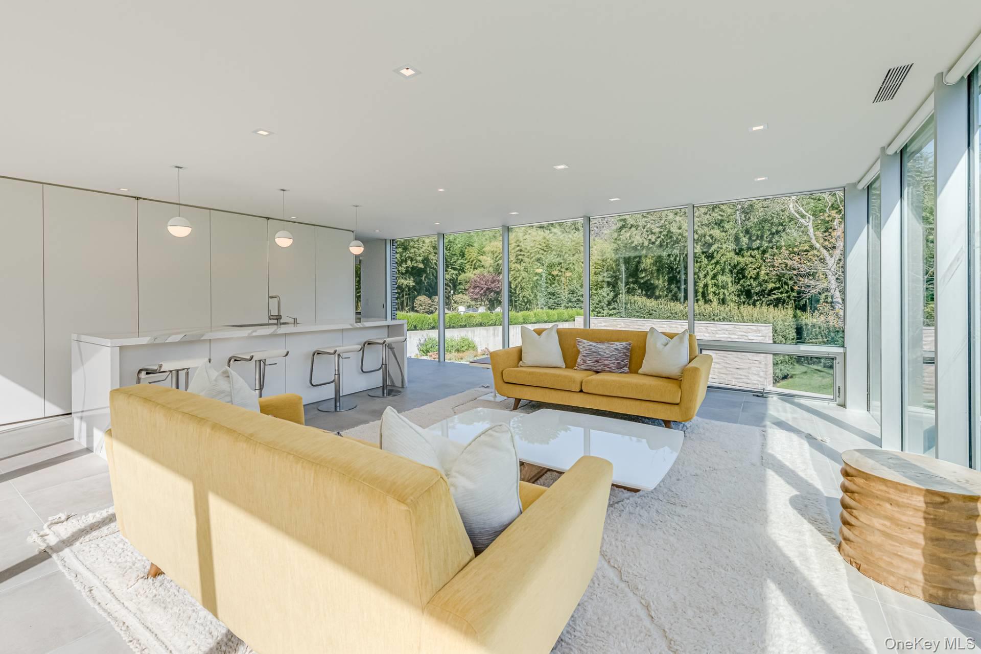 15 Eastway Drive, Southampton, NY 11968