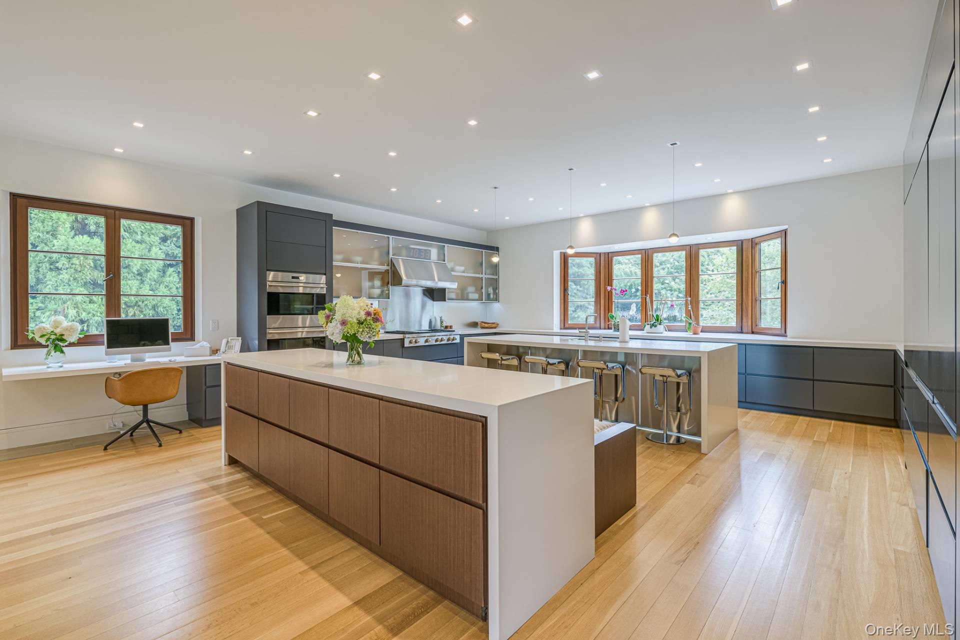 15 Eastway Drive, Southampton, NY 11968