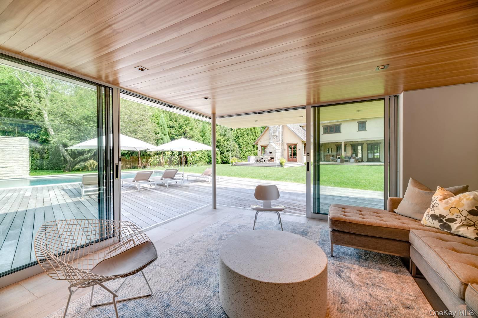 15 Eastway Drive, Southampton, NY 11968