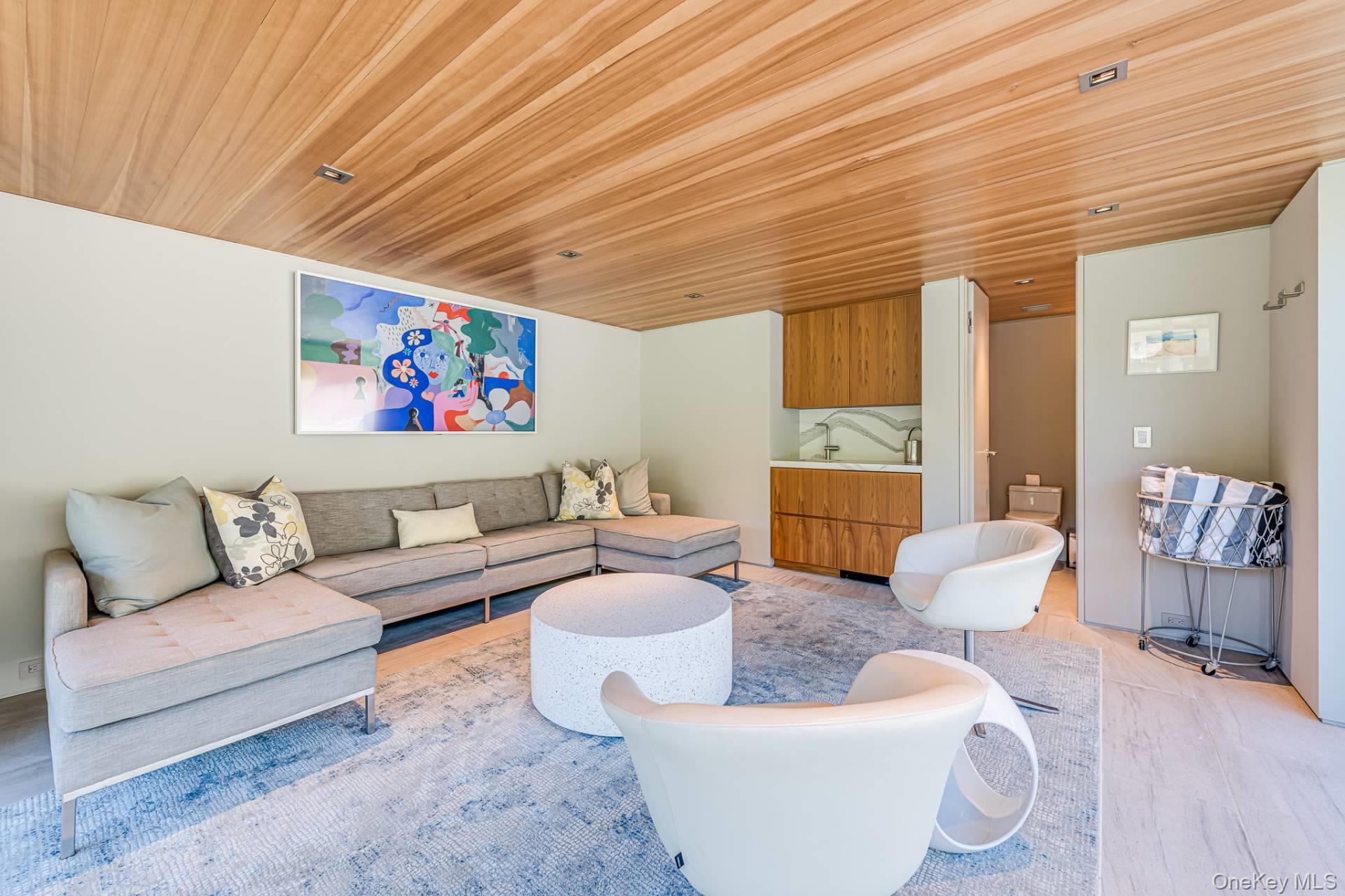 15 Eastway Drive, Southampton, NY 11968