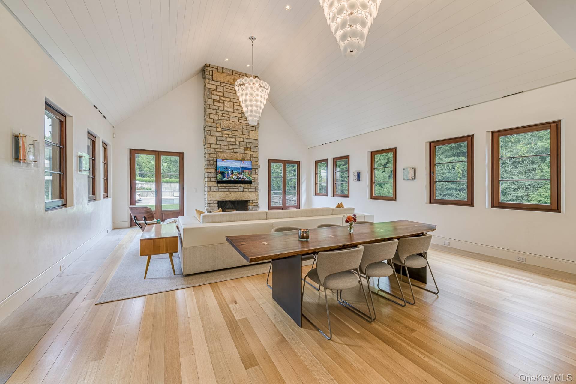 15 Eastway Drive, Southampton, NY 11968