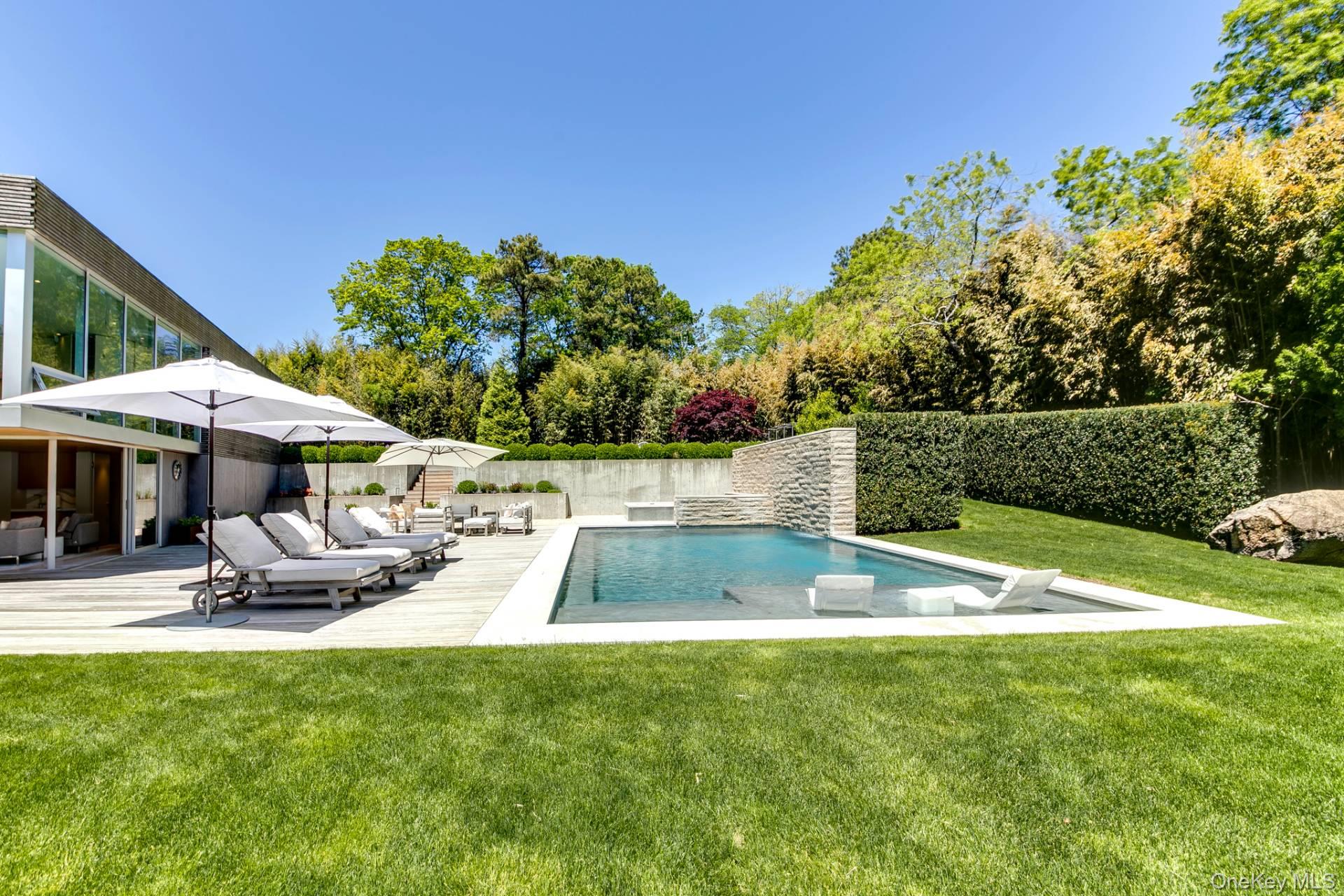 15 Eastway Drive, Southampton, NY 11968