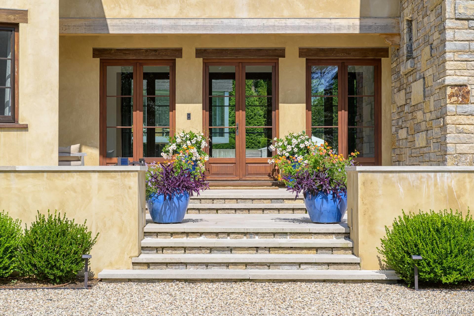 15 Eastway Drive, Southampton, NY 11968