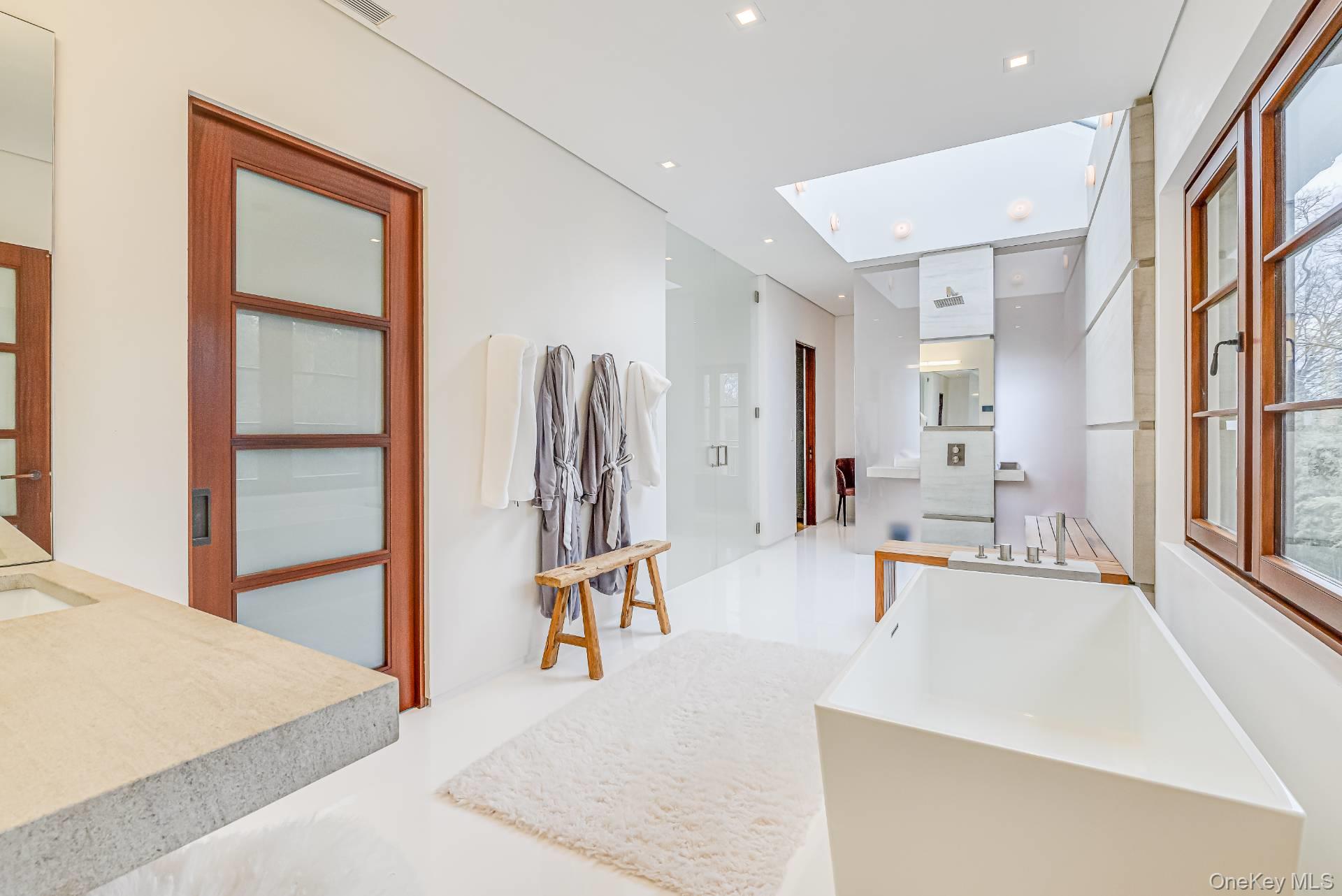 15 Eastway Drive, Southampton, NY 11968