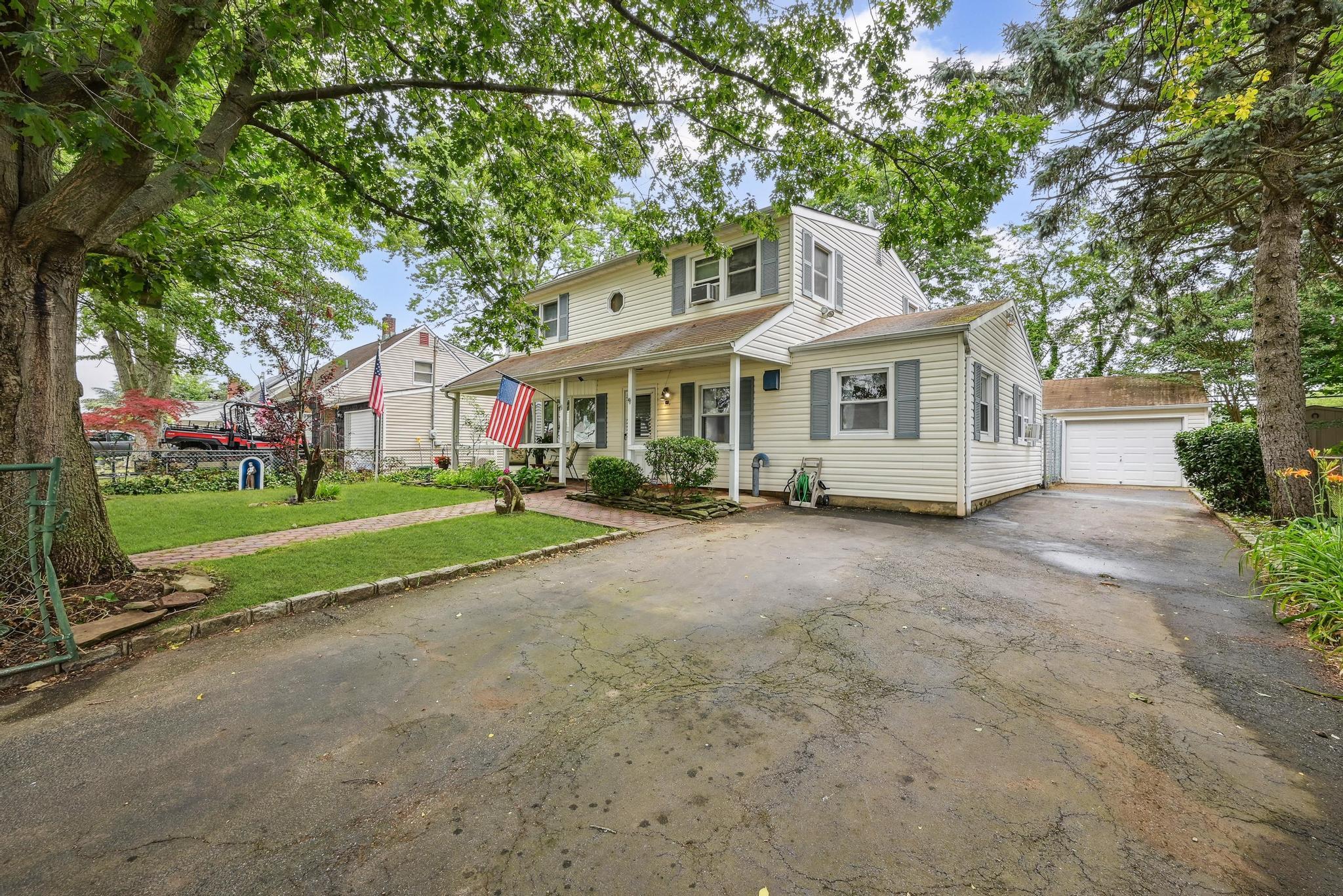 129 Spring Lane, Levittown, NY 11756