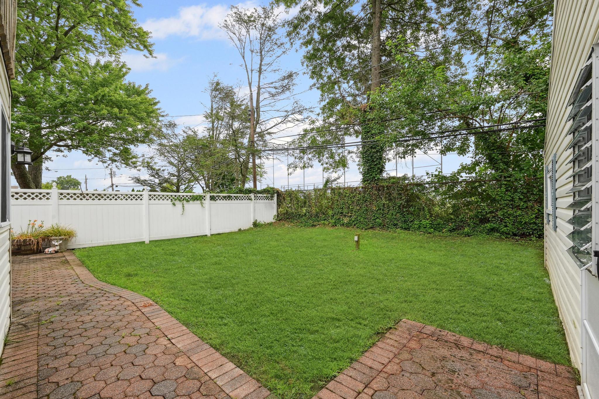 129 Spring Lane, Levittown, NY 11756
