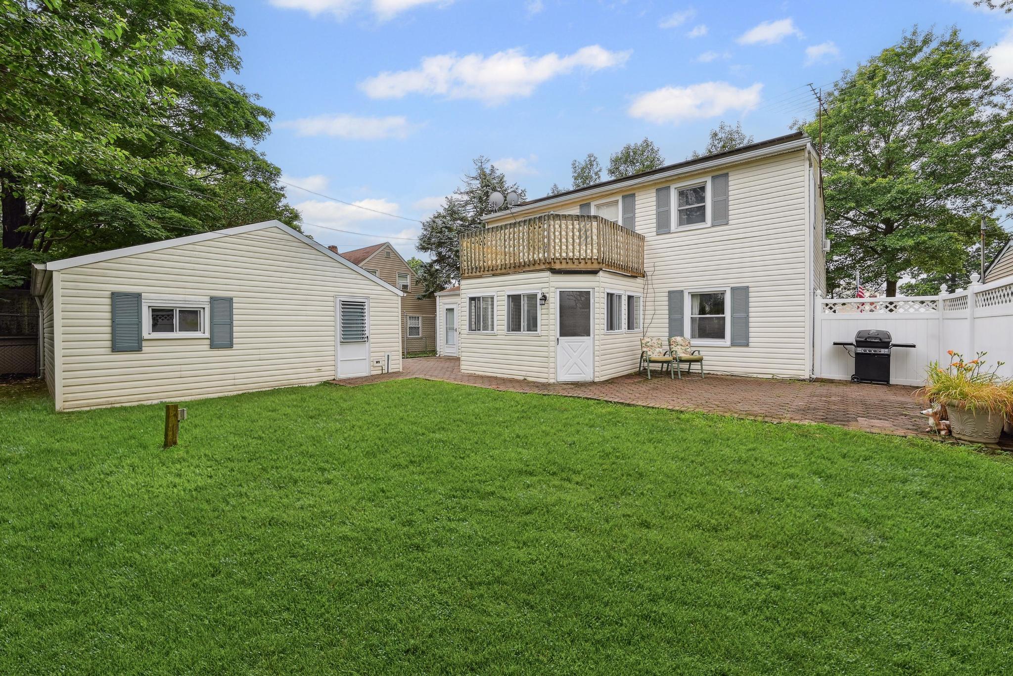 129 Spring Lane, Levittown, NY 11756