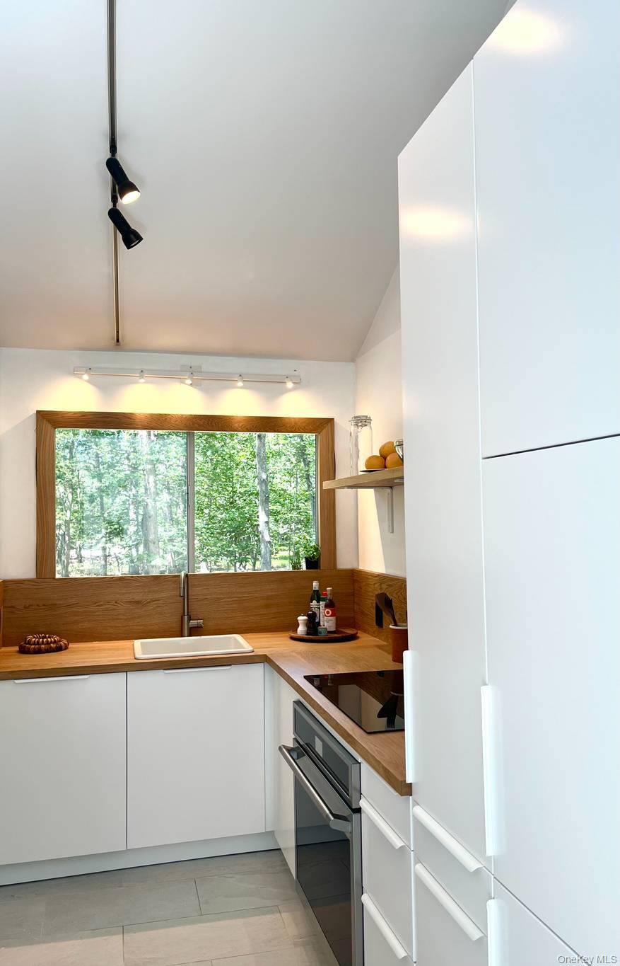 8 Beverly Road, East Hampton, NY 11937