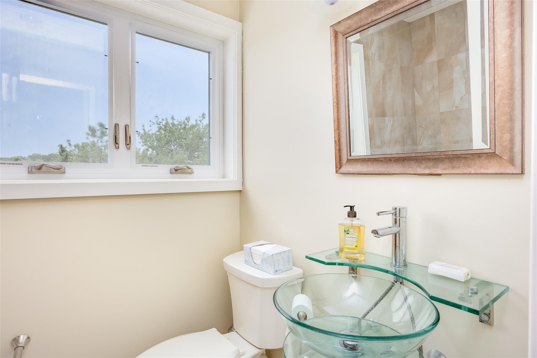 10 Bayview Road, Remsenburg, NY 11960