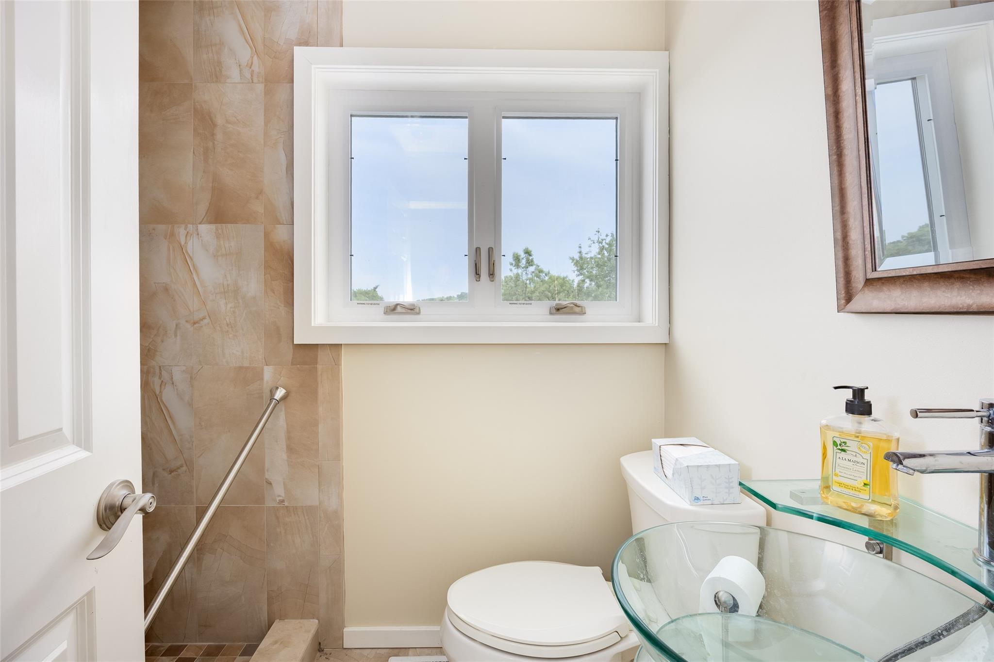 10 Bayview Road, Remsenburg, NY 11960