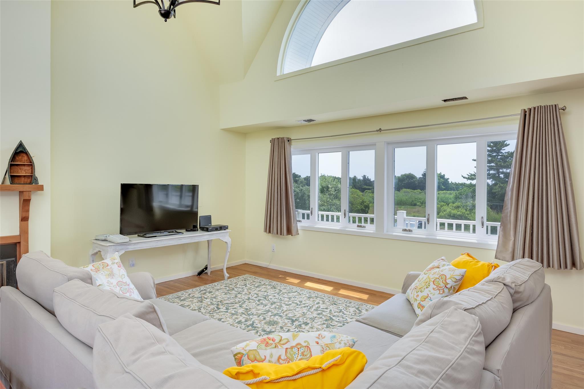 10 Bayview Road, Remsenburg, NY 11960