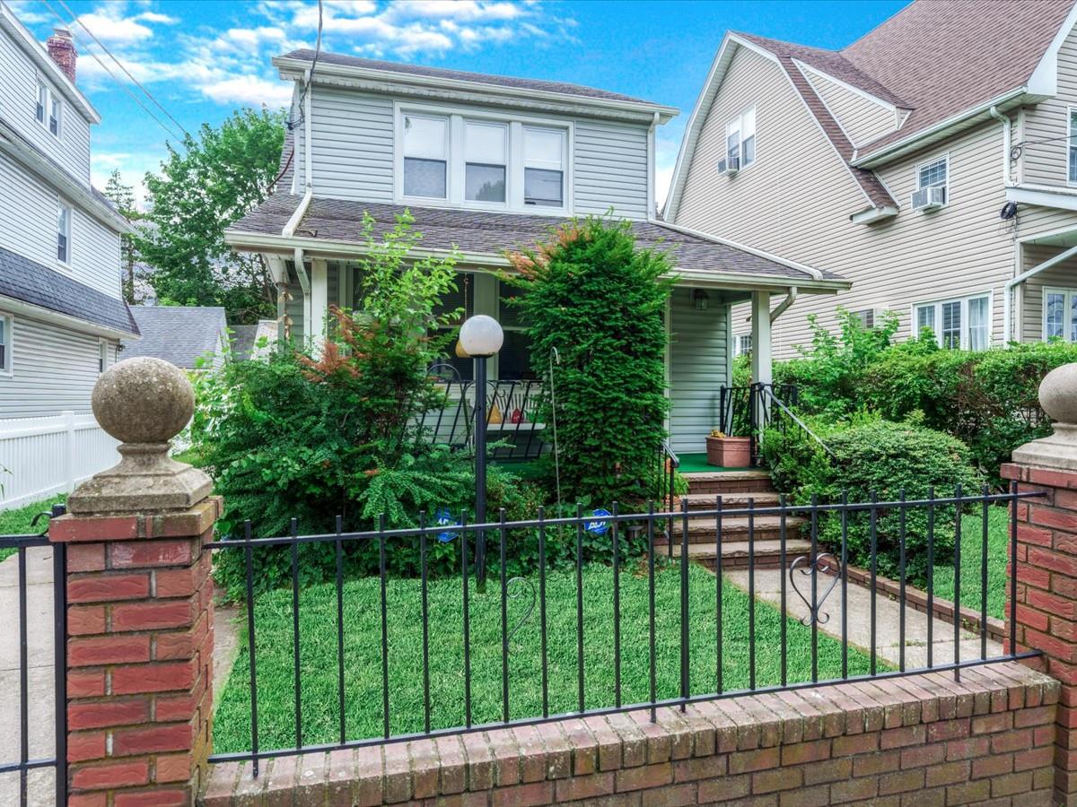 11554 174 Street, Saint Albans, NY 11434