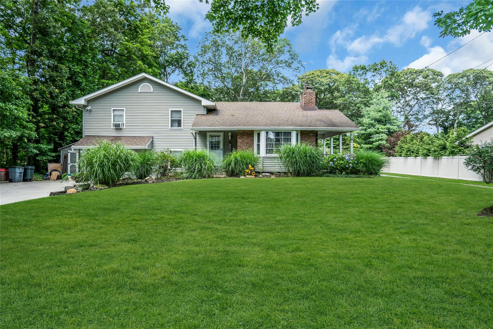 11 Grove Avenue, Saint James, NY 11780