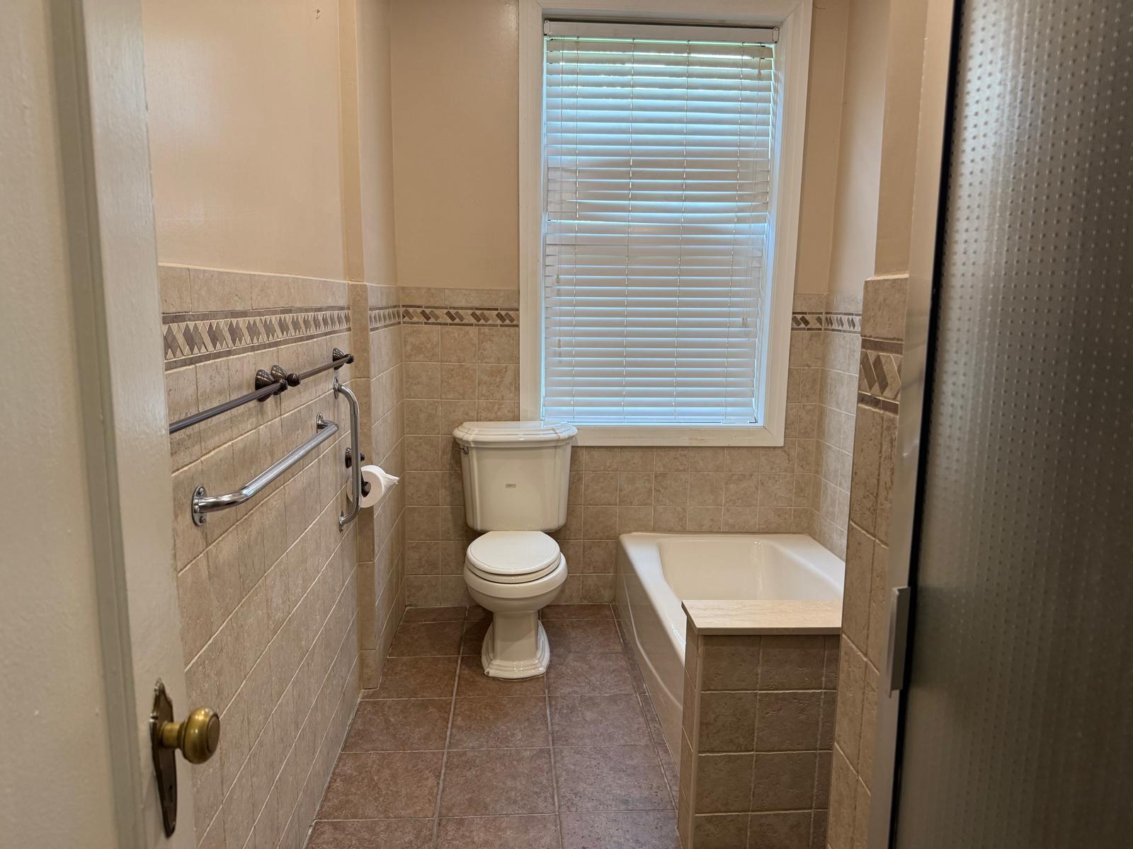 1 Meadow Drive # 3D, Woodmere, NY 11598