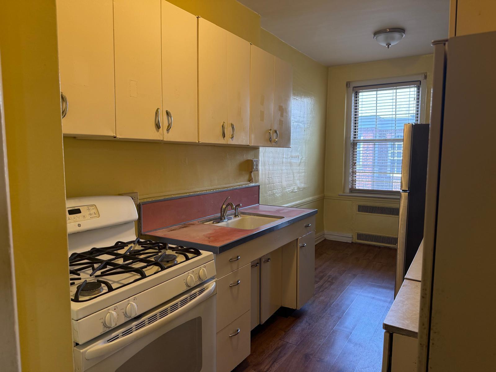 1 Meadow Drive # 3D, Woodmere, NY 11598