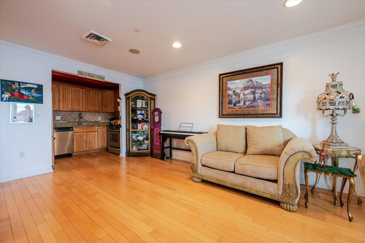 600 Clarence Avenue # 1J, Bronx, NY 10465