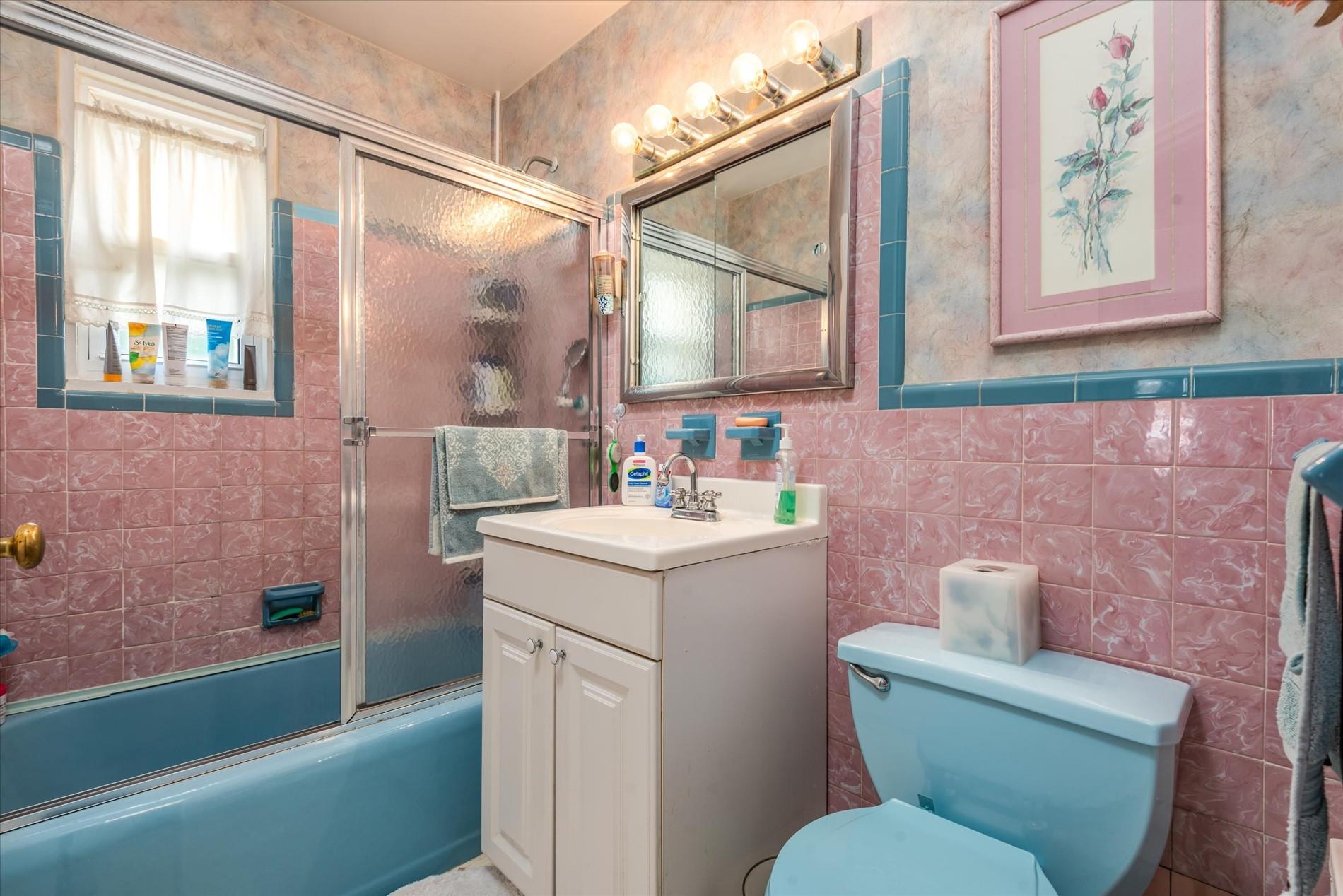 60-23 60th Road, Maspeth, NY 11378