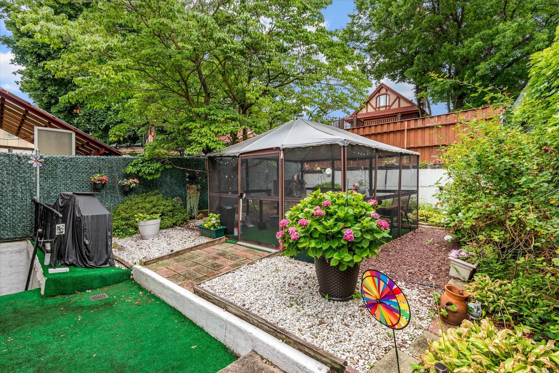 60-23 60th Road, Maspeth, NY 11378