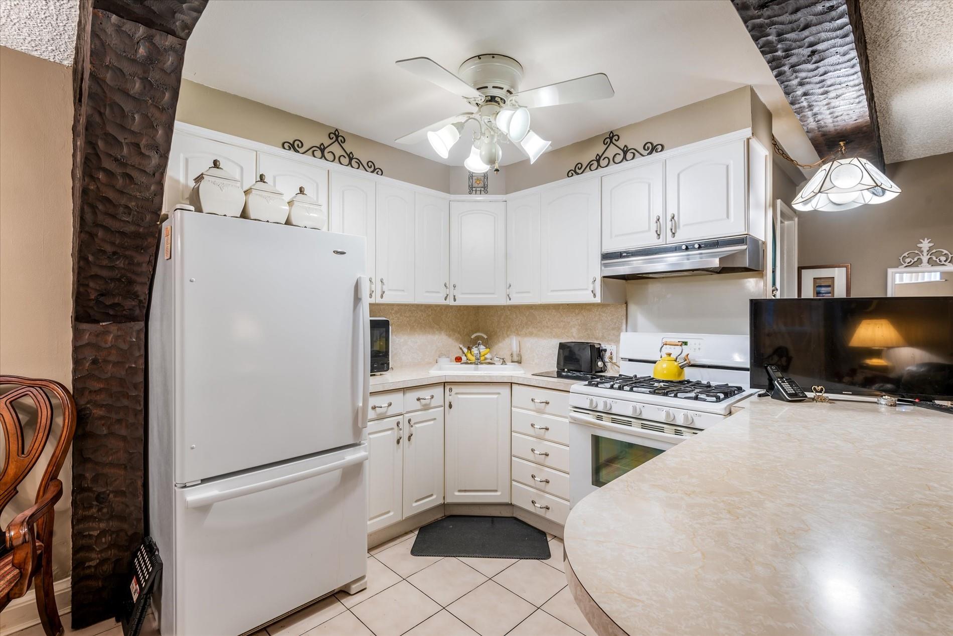 60-23 60th Road, Maspeth, NY 11378