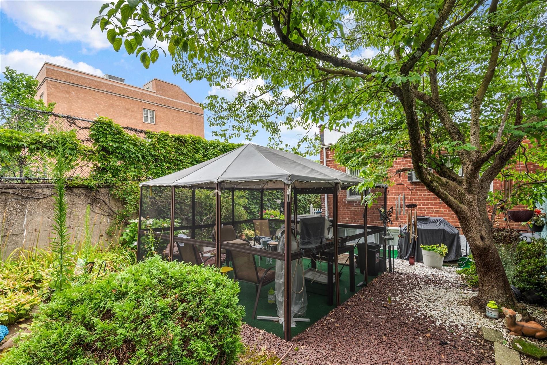 60-23 60th Road, Maspeth, NY 11378