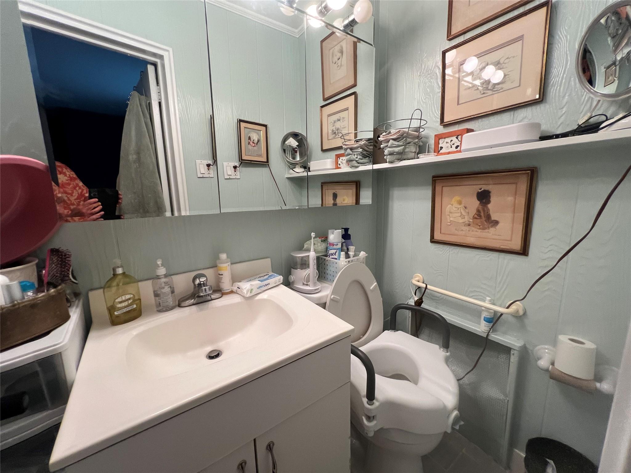 11 Pearl Street, North Woodmere, NY 11581