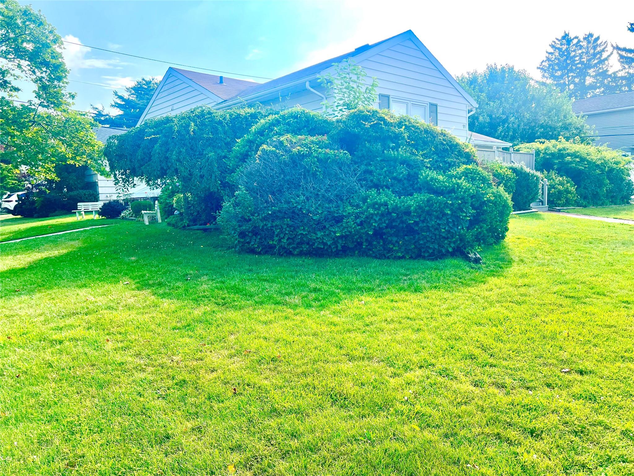 11 Pearl Street, North Woodmere, NY 11581