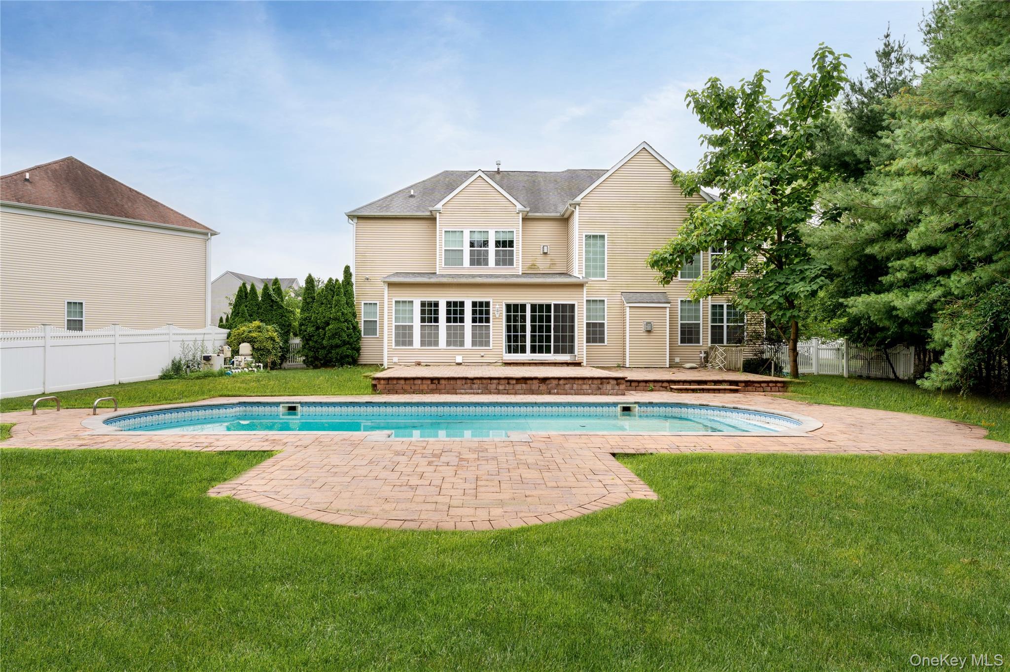 48 Avolet Court, Mount Sinai, NY 11766